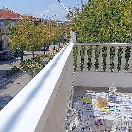 Апартаменты Chrysa' S House *